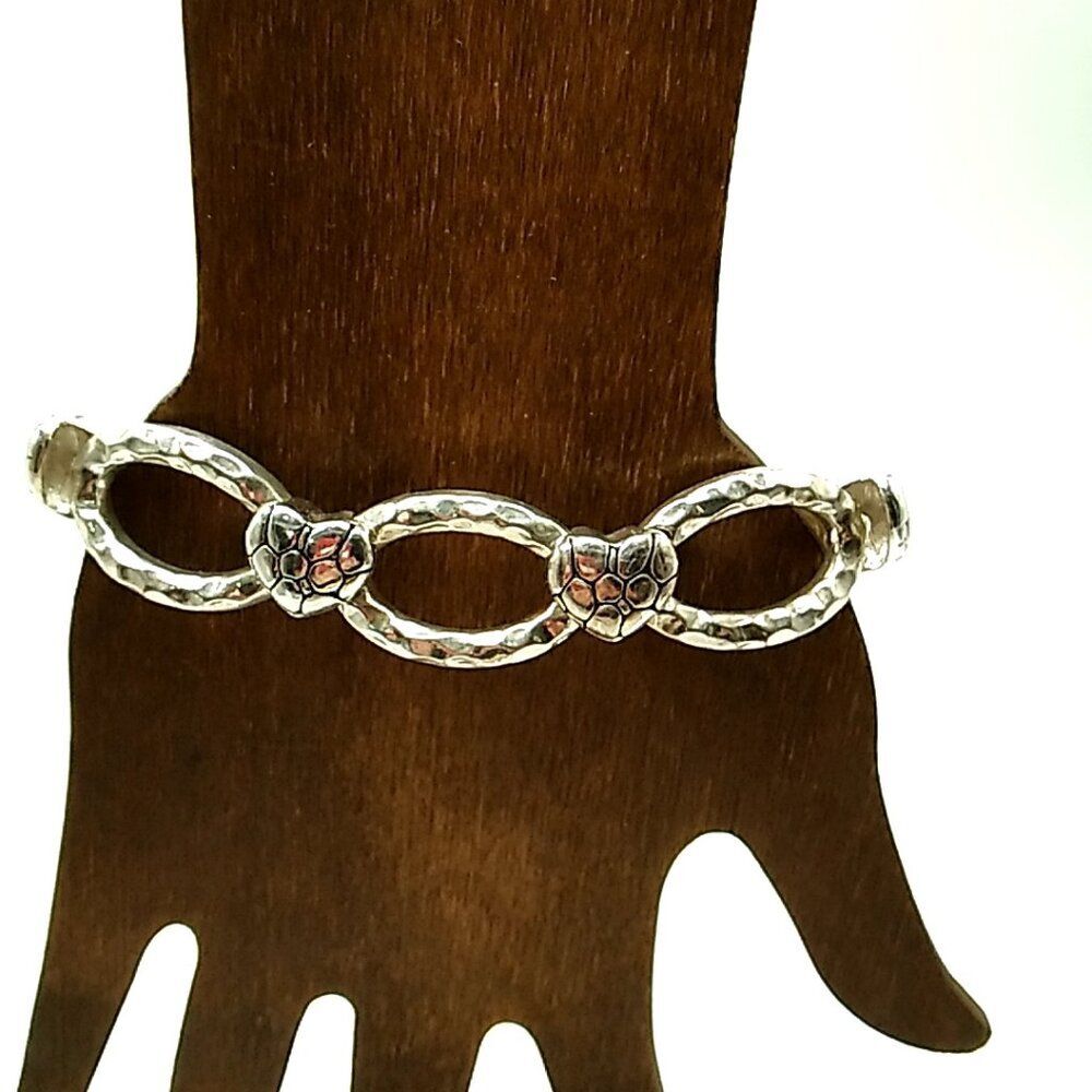 Silver-tone Textured Heart Open Oval Stretch Bracelet